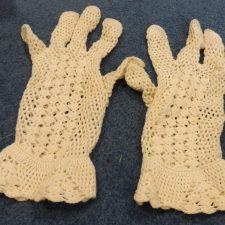 Cream crochet gloves