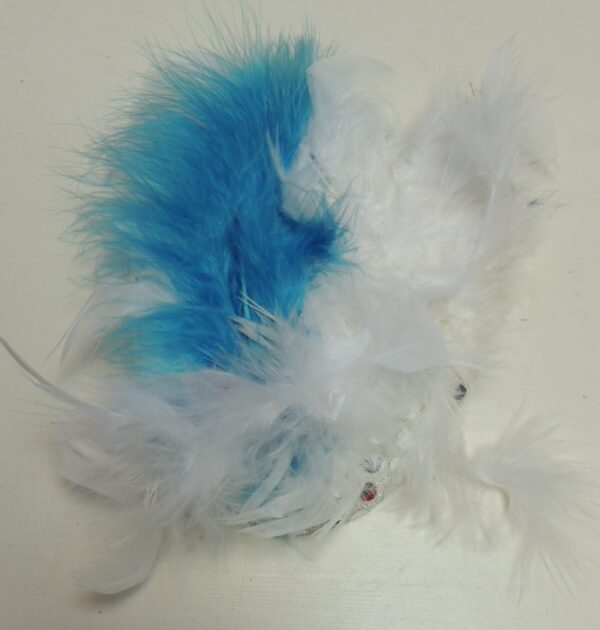 Silver hat with feathers - Suite 109