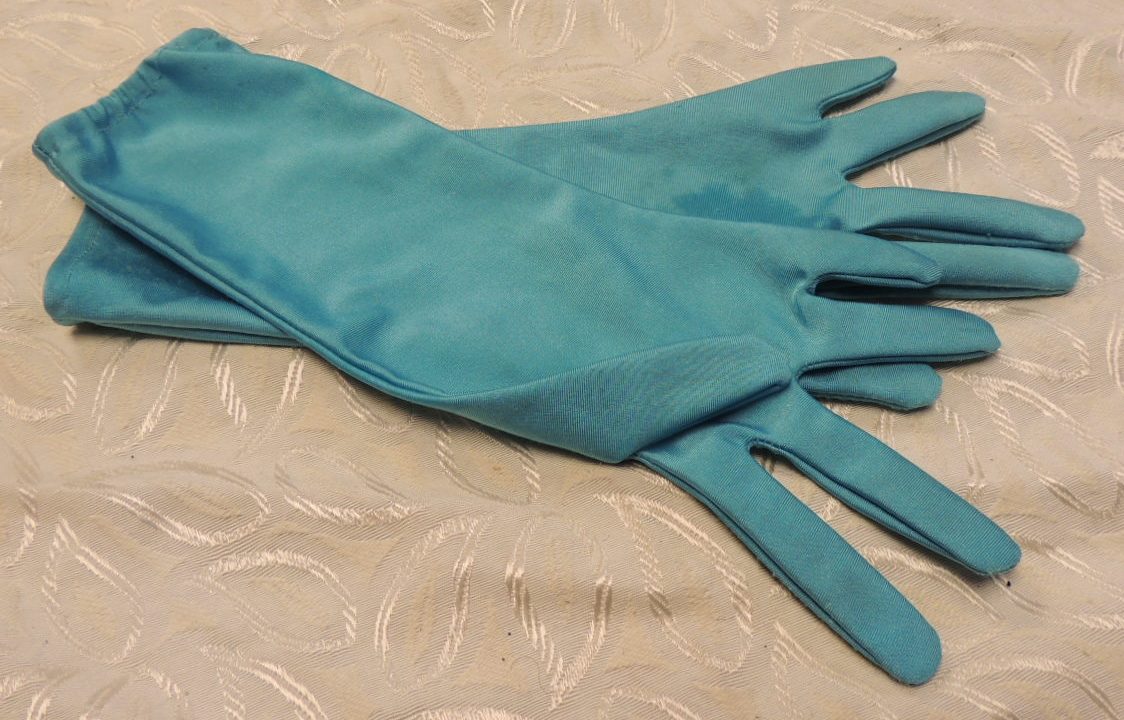 Turquoise gloves - Suite 109