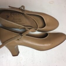 Tan New Yorker/character shoes 1.5